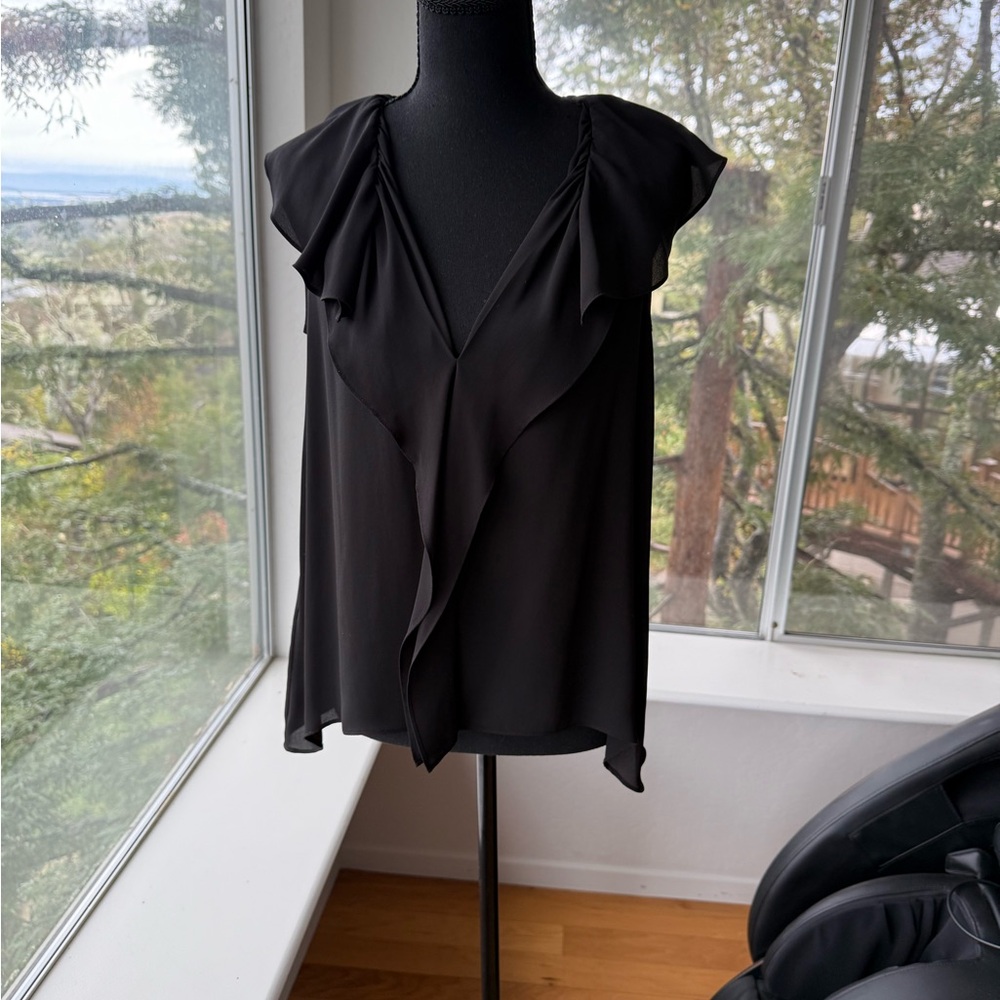 LIKE NEW BCBGMaxAzria Black Sleeveless Ruffle V-Neck Blouse XS